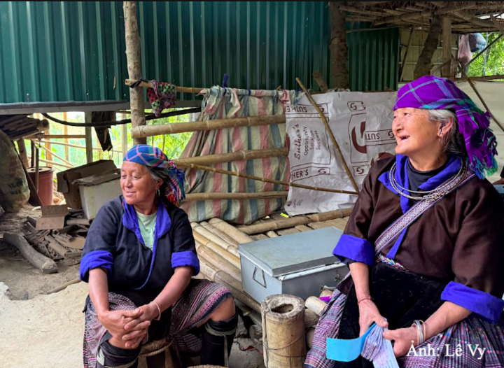 Người dân kinh doanh tại các điểm du lịch.