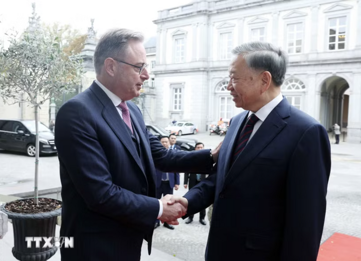 Thủ tướng Bỉ Bart De Wever đón Tổng Bí thư, Chủ tịch nước Tô Lâm. (Ảnh: Thống Nhất/TTXVN)
