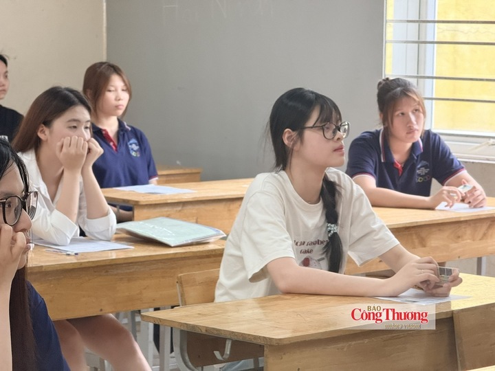 Đề xuất thi tuyển vào lớp 10 với 2 môn nhằm giảm áp lực thi cử và tạo sự ổn định cho học sinh.