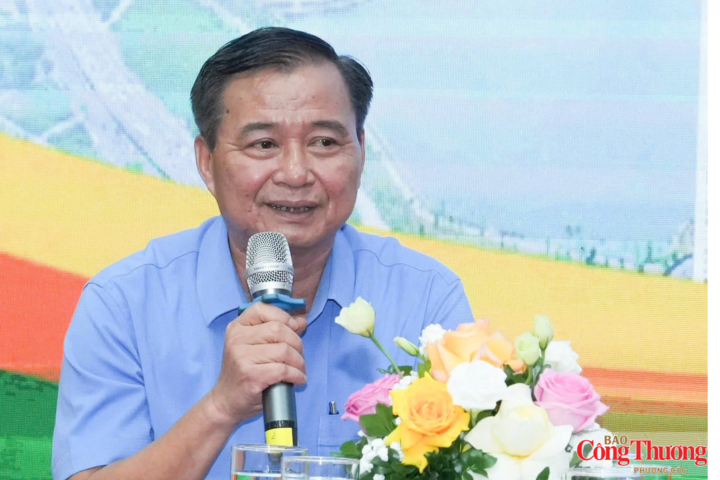 Phó Chủ tịch UBND phường Cầu Giấy Lương Mậu Hùng chia sẻ tại buổi toạ đàm.