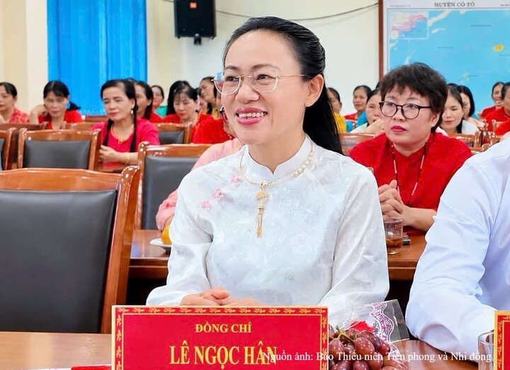Bà Lê Ngọc Hân, Bí thư Đảng ủy, Chủ tịch HĐND đặc khu Cô Tô, TP. Quảng Ninh phát biểu tại sự kiện.