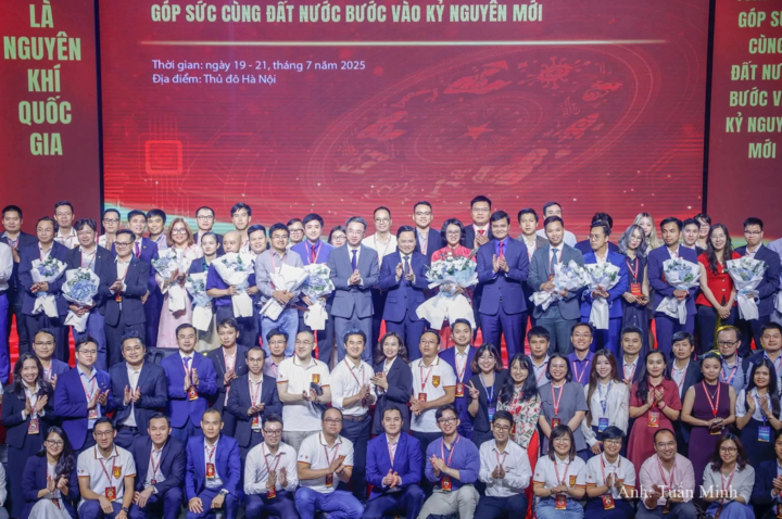 Diễn đàn Trí thức trẻ Việt Nam toàn cầu lần thứ 6 năm 2025 diễn ra tại Hà Nội với chủ đề "Trí thức trẻ Việt Nam toàn cầu góp sức cùng đất nước bước vào kỷ nguyên mới".