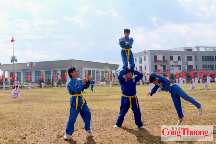 Cùng với phong trào thể thao quần chúng, các môn thể thao dân tộc tiếp tục được gìn giữ và phát huy.