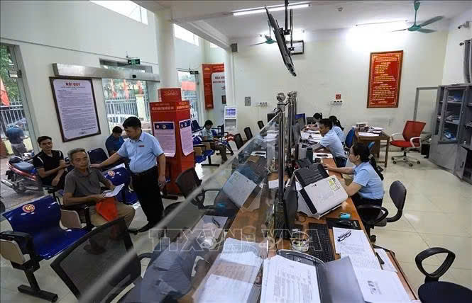 Không gian làm việc rộng rãi đáp ứng nhu cầu làm việc của nhân dân tại bộ phận Hành chính công xã Lạc Sơn. Ảnh: Trọng Đạt/TTXVN.