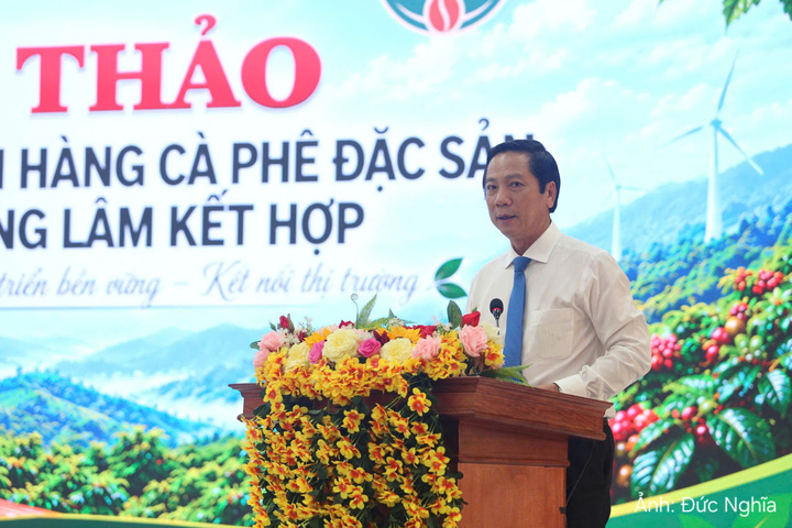 Ông Hoàng Nam, Phó Chủ tịch Thường trực UBND tỉnh Quảng Trị phát biểu tại hội thảo.