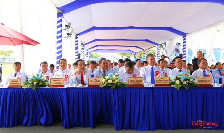 Dự hội nghị có ông Nguyễn Hồng Hải, Ủy viên Ban Thường vụ Tỉnh ủy, Phó Chủ tịch Thường trực UBND tỉnh Lâm Đồng; đại diện các sở, ngành, lãnh đạo 11 xã khu vực Tây Nam tỉnh cùng đông đảo doanh nghiệp, nhà đầu tư.