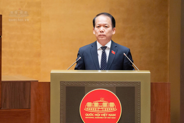 Bộ trưởng Bộ Tư pháp Hoàng Thanh Tùng trình bày Tờ trình của Chính phủ về dự án Luật sửa đổi, bổ sung một số điều của Luật Bảo vệ môi trường