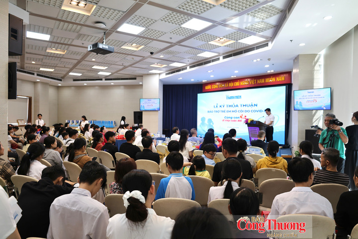 Lễ ký thỏa thuận bảo trợ cho trẻ mồ côi và trao Bằng khen của Ban Chấp hành Trung ương Đoàn TNCS Hồ Chí Minh cho các đơn vị, cá nhân đã có nhiều đóng góp, tích cực hiệu quả, đồng hành cùng chương trình "Cùng con đi tiếp cuộc đời" giai đoạn 2021-2026.
