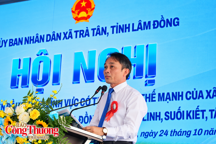 Ông Nguyễn Văn Trí, Bí thư Đảng ủy, Chủ tịch HĐND xã Trà Tân phát biểu khai mạc hội nghị