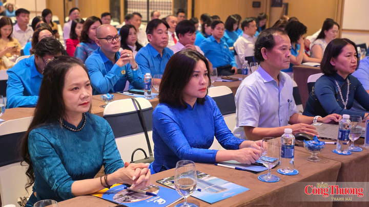 Các đại biểu tham dự hội nghị.