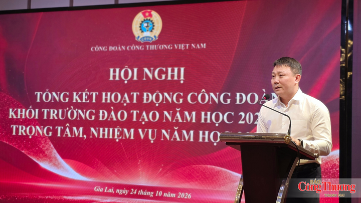 Đồng chí Nguyễn Quang Hồng, Phó Vụ trưởng Vụ Tổ chức cán bộ (Bộ Công Thương) phát biểu chỉ đạo.