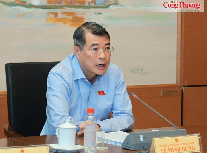 Thủ tướng Lê Minh Hưng phát biểu tại phiên thảo luận ở Tổ 3.