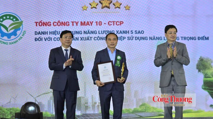 Tổng công ty May 10 - CTCP nhận danh hiệu sử dụng năng lượng xanh 5 sao.