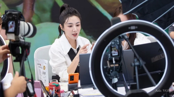 Một phiên livestream bán hàng trên sàn thương mại điện tử.