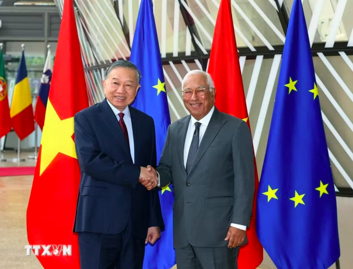 Chủ tịch Hội đồng Châu Âu Antonio Costa chủ trì lễ đón Tổng Bí thư, Chủ tịch nước Tô Lâm. (Ảnh: Thống Nhất/TTXVN)