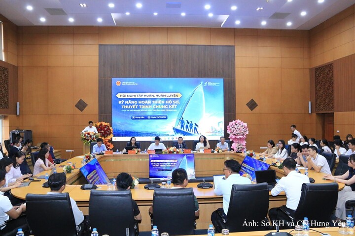 Ban tổ chức cuộc thi tập huấn cho các tác giả, nhóm tác giả trước khi bước vào vòng chung kết.