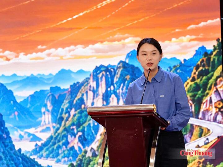 Bà Hứa Trinh, Giám đốc Công ty TNHH Dược phẩm Vân Nam Kỳ Đan, Trung Quốc.