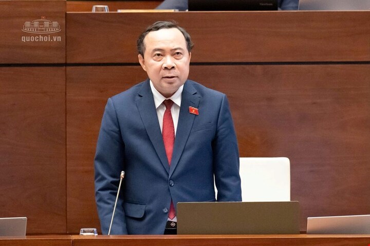 Bộ trưởng Bộ Khoa học và Công nghệ Vũ Hải Quân phát biểu tại phiên họp.