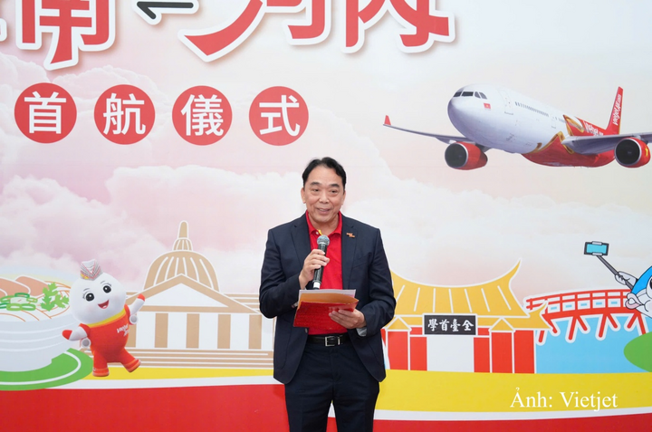 Phó Chủ tịch HĐQT Vietjet Nguyễn Anh Tuấn phát biểu tại lễ khai trương ở sân bay Đài Nam