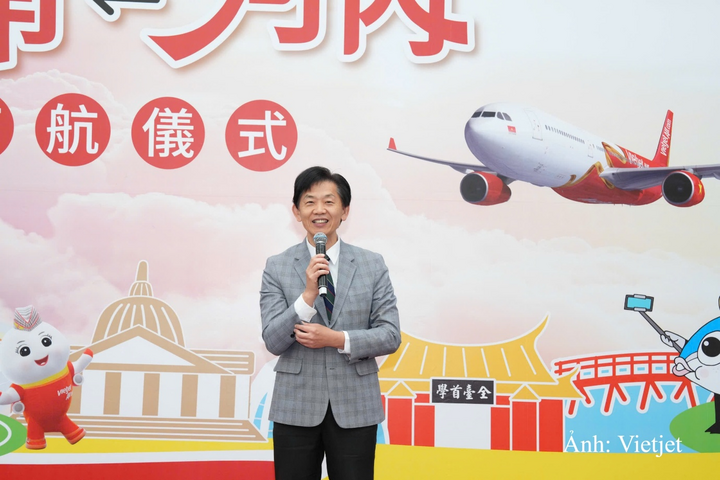 Phó Thị trưởng TP Đài Nam Diệp Trạch Sơn phát biểu chúc mừng đường bay mới của Vietjet