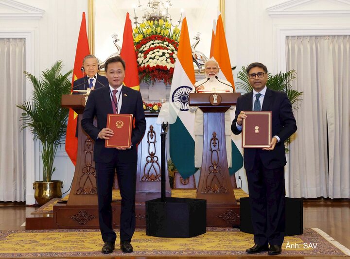 Tổng Bí thư, Chủ tịch nước Tô Lâm và Thủ tướng Ấn Độ Narendra Modi chứng kiến Lễ trao các văn kiện hợp tác giữa Kiểm toán nhà nước Việt Nam - Ấn Độ.