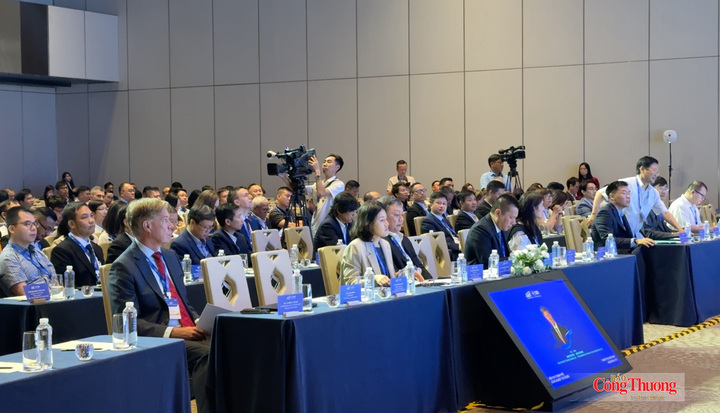 Đại biểu tham dự sự kiện.