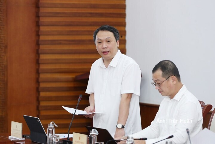 Thứ trưởng Bộ Văn hóa, Thể thao và Du lịch - ông Nguyễn Huy Dũng phát biểu định hướng tham vấn tại hội nghị.