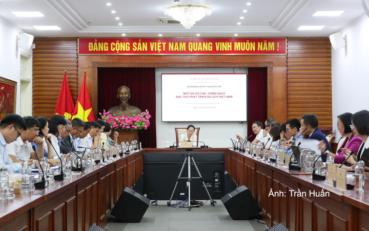 Toàn cảnh hội nghị.