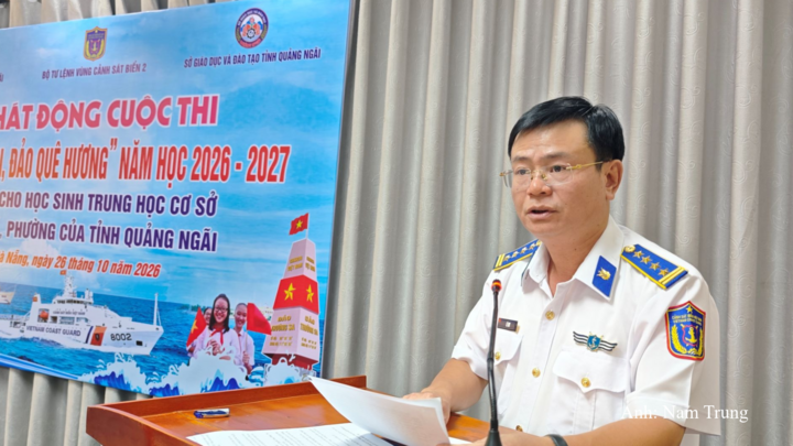 Đại tá Lê Huy, Chính ủy Vùng Cảnh sát biển 2 phát biểu tại Lễ phát động cuộc thi.