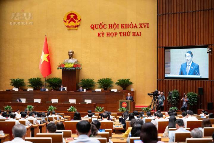 Toàn cảnh phiên họp toàn thể tại hội trường.