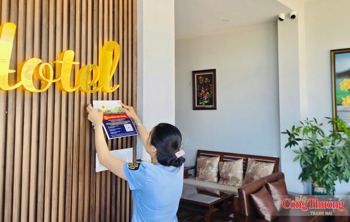 Ngay sau lễ ra quân, các đội Quản lý thị trường đã triển khai lực lượng tổ chức tuyên truyền, phổ biến quy định pháp luật đến các cơ sở kinh doanh.