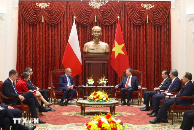 Tổng Bí thư, Chủ tịch nước Tô Lâm tiếp Thủ tướng Ba Lan Donald Tusk. (Ảnh: Thống Nhất/TTXVN)