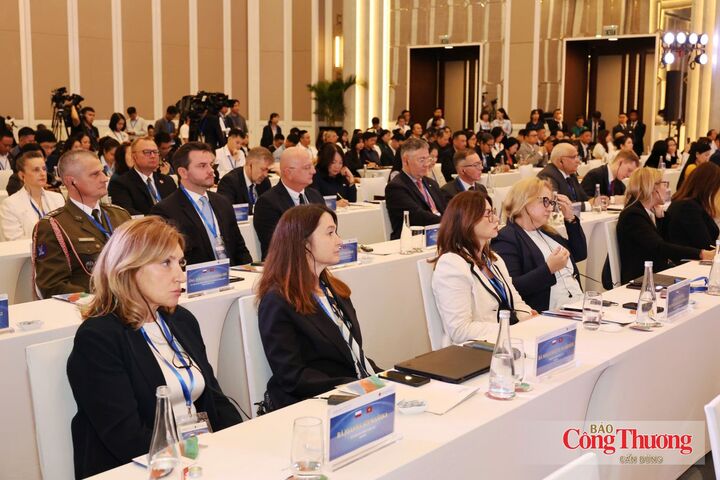 Hội nghị bàn tròn doanh nghiệp Việt Nam - Ba Lan có sự tham dự đông đảo của cộng đồng, doanh nghiệp hai nước.