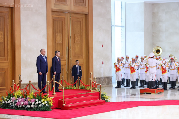 Thủ tướng Lê Minh Hưng chủ trì lễ đón Thủ tướng Cộng hòa Ba Lan Donald Tusk thăm chính thức Việt Nam - Ảnh: chinhphu.vn/Nhật Bắc