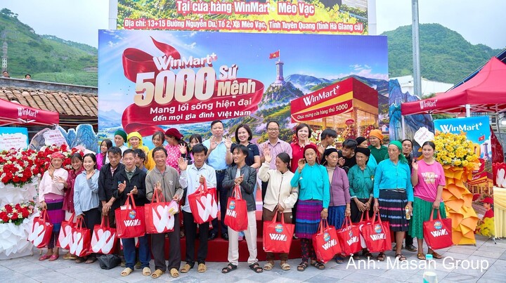 WinMart+ trao tặng 5.000 phần quà thiết yếu cho các hộ gia đình tại các xã Mèo Vạc, Đường Hồng và Yên Cường thuộc tỉnh Tuyên Quang.