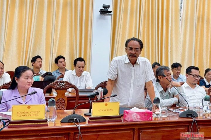 Ông Huỳnh Trung Quang, Tổng Giám đốc Công ty TNHH Thép Tây Đô, phát biểu thảo luận tại hội nghị.