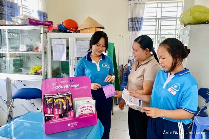 Mô hình “Góc nữ sinh” tại phòng y tế trường học cung cấp băng vệ sinh Diana, hỗ trợ học sinh trong những tình huống cần thiết