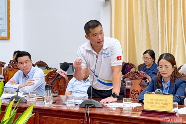 Ông Leaw Wee Ming - Tổng Giám đốc Khu công nghiệp VSIP Cần Thơ, phát biểu thảo luận tại hội nghị.