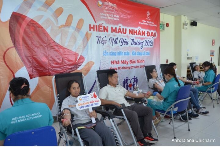 Cán bộ, nhân viên Diana Unicharm tham gia chương trình hiến máu tình nguyện thường niên