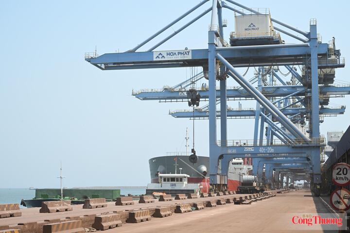9 tháng, xuất khẩu hàng hóa và dịch vụ tăng 21,29% so với cùng kỳ năm trước. Ảnh: Cấn Hưng