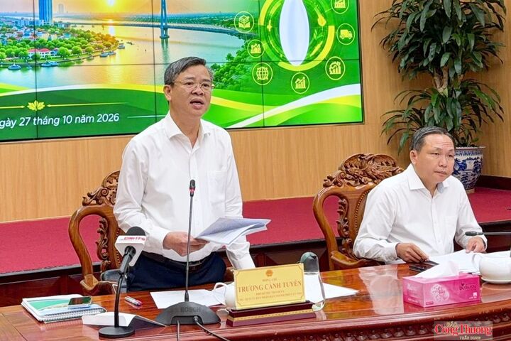 Ông Trương Cảnh Tuyên, Chủ tịch UBND TP. Cần Thơ, phát biểu kết luận tại hội nghị.