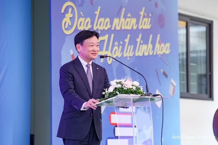 Ông Takahiro Okada, Tổng Giám đốc Công ty cổ phần Diana Unicharm, chia sẻ định hướng mở rộng chương trình tới các điểm trường vùng biên giới trong năm học 2026-2027