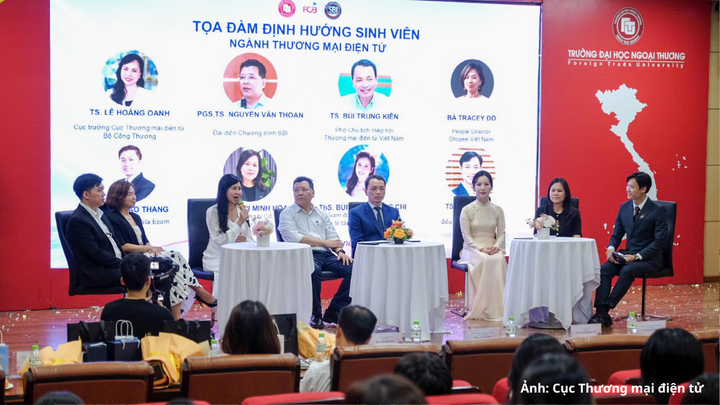 Các đại biểu trao đổi tại tọa đàm