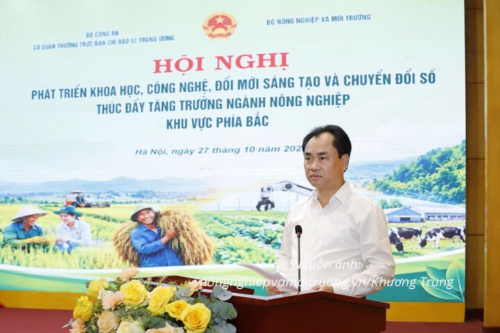 Bộ trưởng Bộ Nông nghiệp và Môi trường Trịnh Việt Hùng.