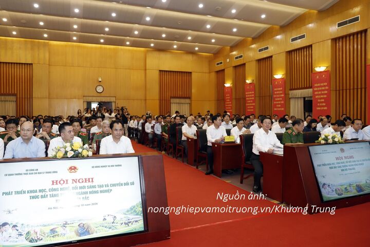 Quang cảnh Hội nghị “Khoa học, công nghệ, đổi mới sáng tạo và chuyển đổi số thúc đẩy tăng trưởng ngành Nông nghiệp và Môi trường” tại miền Bắc, diễn ra tại Hà Nội, sáng 27/10.