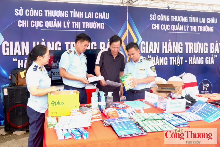 Chi cục quản lý thị trường Lai Châu tuyên truyền, hướng dẫn người dân cách nhận biết hàng thật - hàng giả.