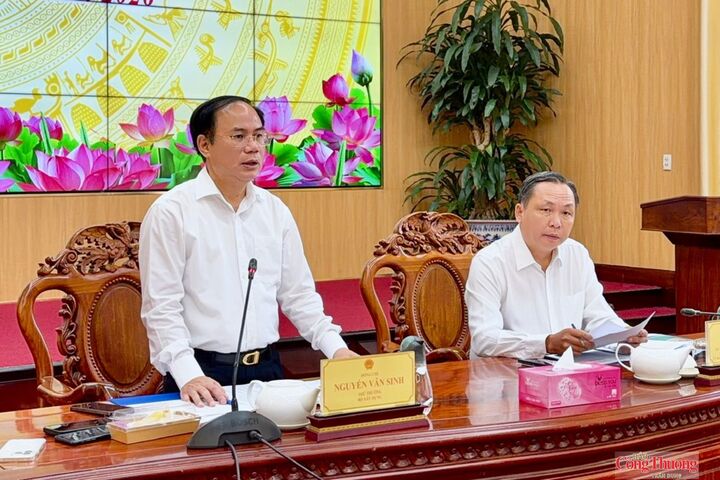 Ông Nguyễn Văn Sinh, Thứ trưởng Bộ Xây dựng, phát biểu tại buổi làm việc.