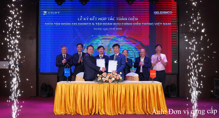 Ông Huỳnh Quang Liêm, Tổng Giám đốc Tập đoàn VNPT và ông Vũ Văn Hậu Chủ tịch Hội đồng Quản trị kiêm Tổng Giám đốc Tập đoàn Geleximco, tại lễ ký kết thỏa thuận hợp tác giữa hai tập đoàn.