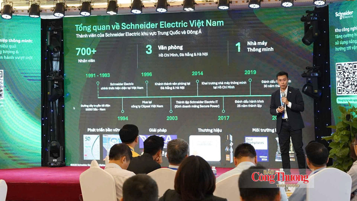 Các chuyên gia trình bày tham luận.
