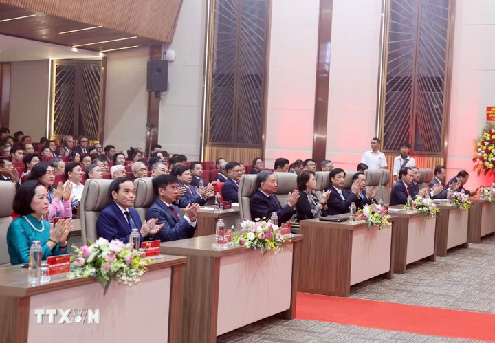 Tổng Bí thư, Chủ tịch nước Tô Lâm và các đại biểu tham dự lễ kỷ niệm. (Ảnh: Thống Nhất/TTXVN)